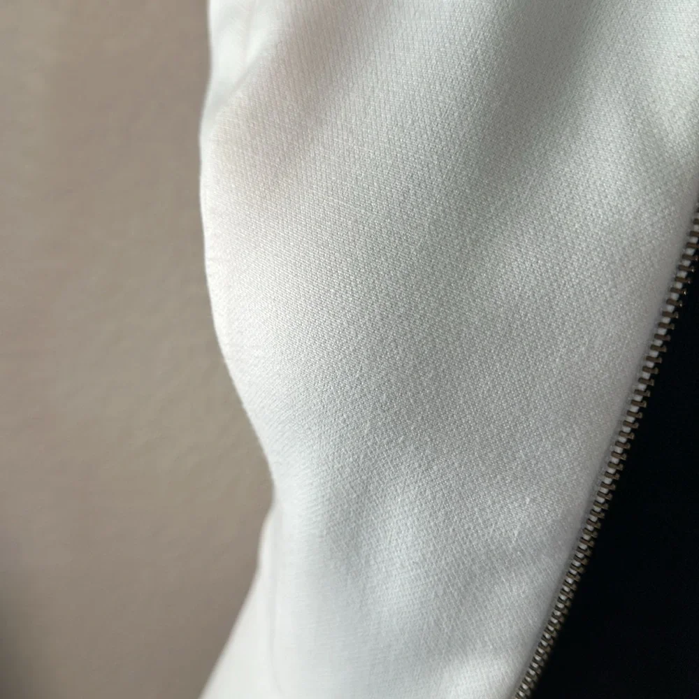BCBGMAXAZRIA Womens Abrielle Sleeveless Peplum Top in White XS - Picture 9 of 13